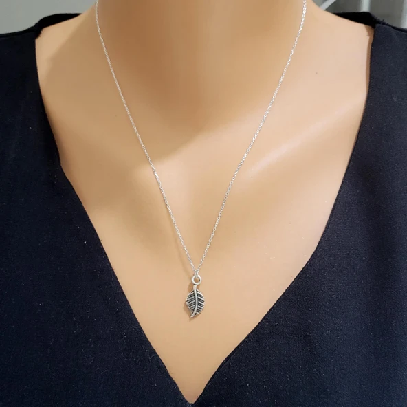 925 Ayar Gümüş Yaprak Kolye ürün görseli