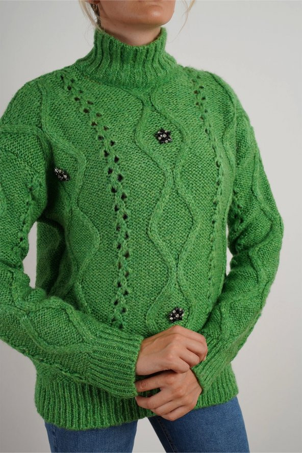 Kadın Baklava Desen Kabartmalı ve Taşlı Çiçek Detaylı Kazak Yeşil - 2