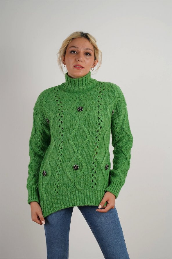 Kadın Baklava Desen Kabartmalı ve Taşlı Çiçek Detaylı Kazak Yeşil - 3