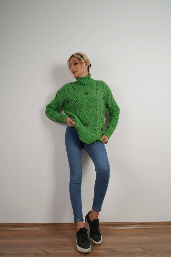 Kadın Baklava Desen Kabartmalı ve Taşlı Çiçek Detaylı Kazak Yeşil - 4