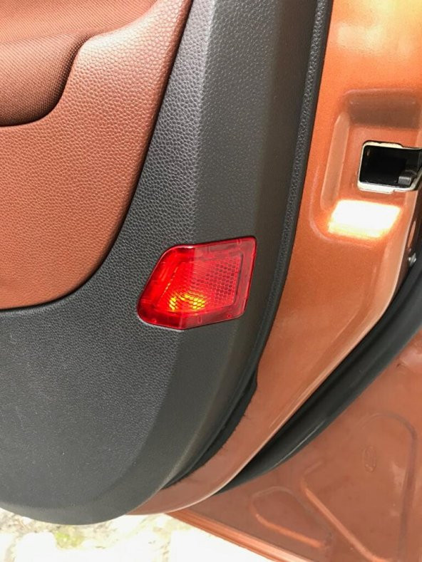 Ford Fiesta Kapı İçi Döşeme Reflektör Kapağı Sağ 2013-2018