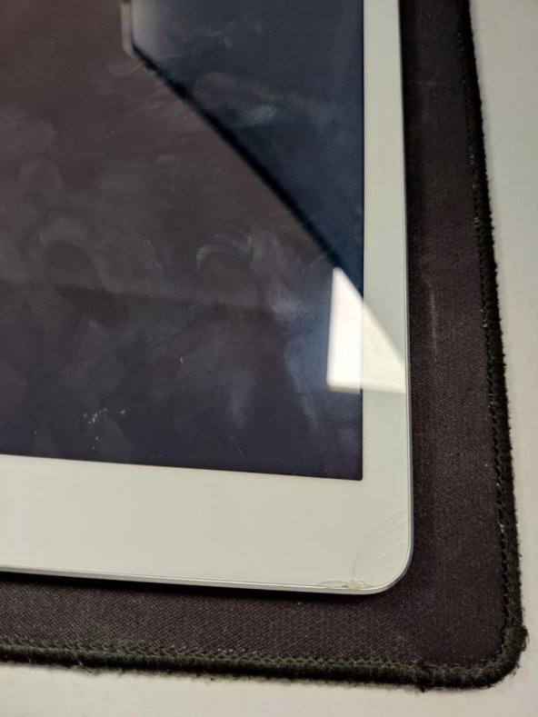 Apple iPad Air A1474 16 Gb Gümüş MD788TU/A DEFORMELİ - 2