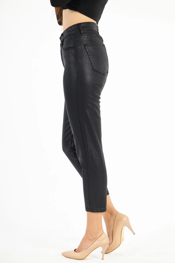 Kadın Siyah Yüksek Bel Deri Görünümlü Kaplama Mom Jean Kot Pantolon - 7