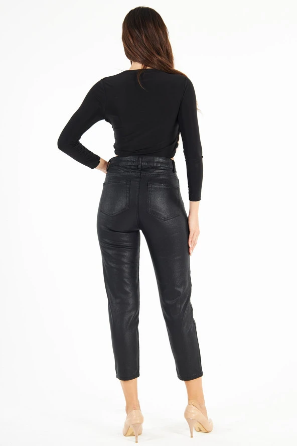 Kadın Siyah Yüksek Bel Deri Görünümlü Kaplama Mom Jean Kot Pantolon - 8