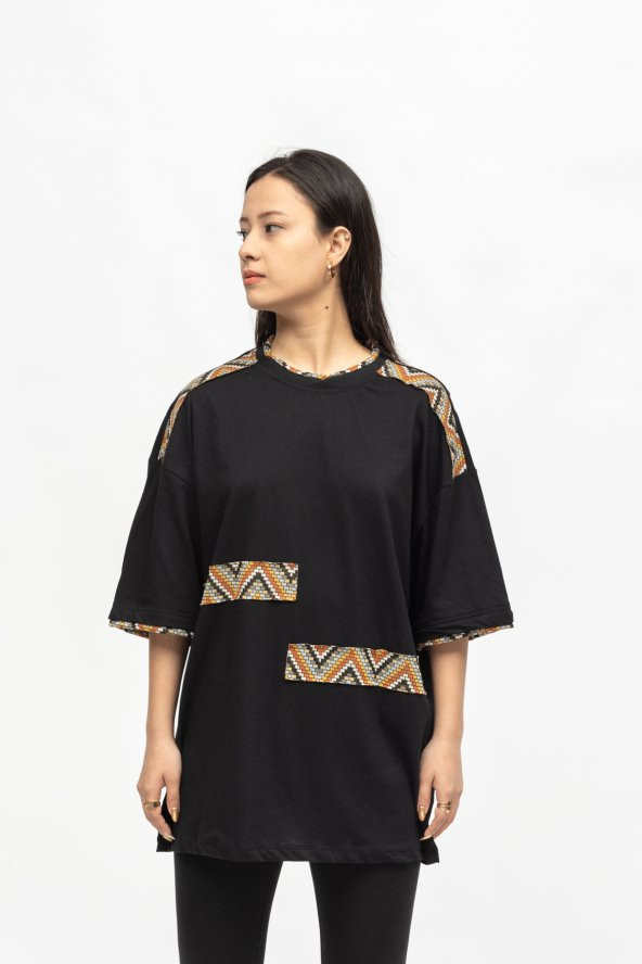 Kilim Desenli Siyah Oversize Tişört