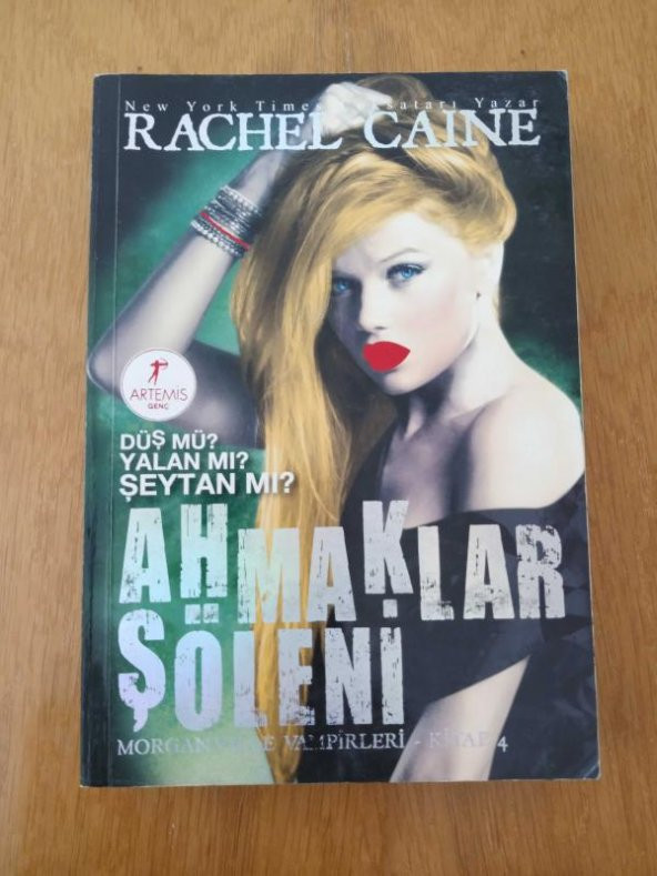 Ahmaklar Şöleni  /  Morganville Vampirleri  - Kitap 4