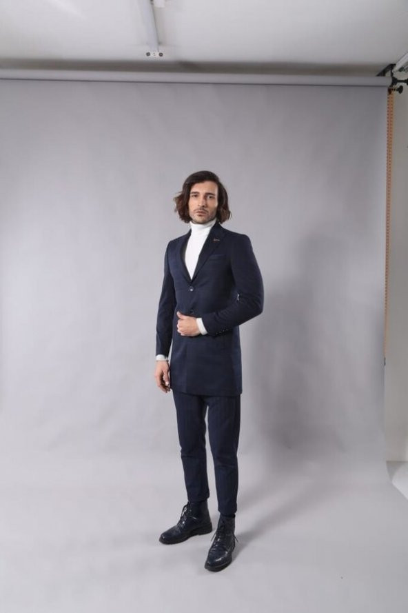 Geniş Sivri Yaka Ekoseli Lacivert Kısa Palto - 5