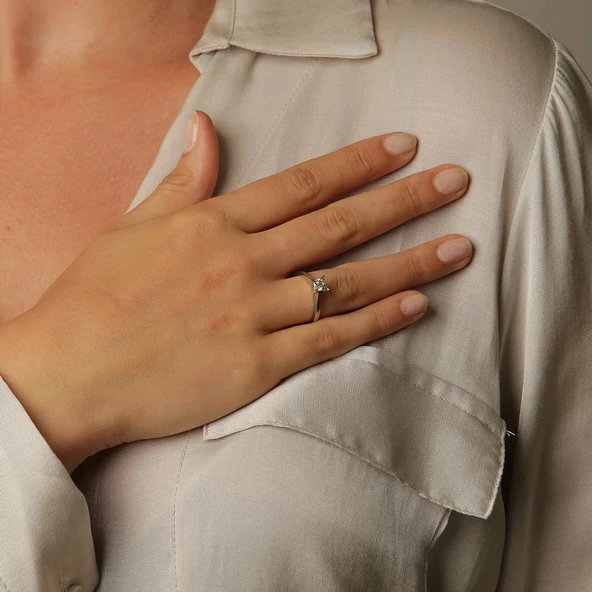 Pırlanta Tektaş Yüzük ürün görseli 1