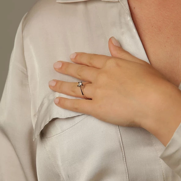 Pırlanta Tektaş Yüzük ürün görseli 1