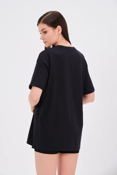 Siyah Oversize Zincir Detaylı Tşhirt - 3