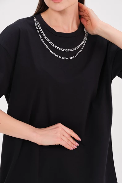 Siyah Oversize Zincir Detaylı Tşhirt - 4