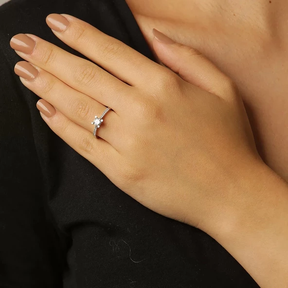 Pırlanta Tektaş Yüzük ürün görseli 1