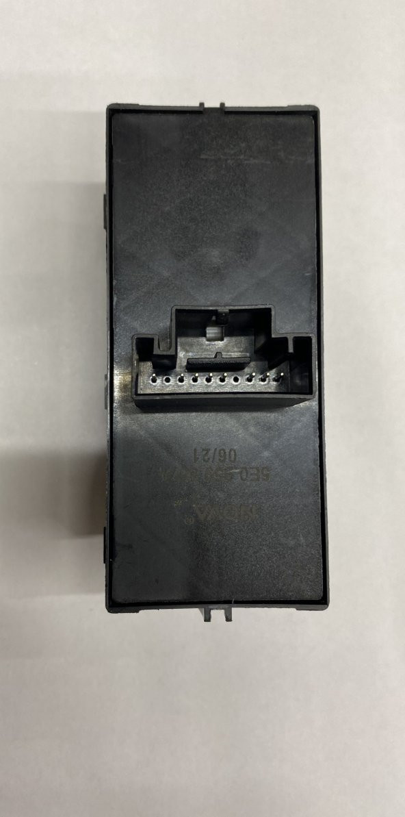 OCTAVİA 2013-2017 SOL ÖN CAM DÜĞMESİ DÖRTLÜ KROMLU