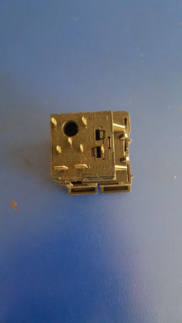 AUDİ 80 1979-1984 FAR AÇMA DÜĞMESİ -ORJ-855941531 - 1