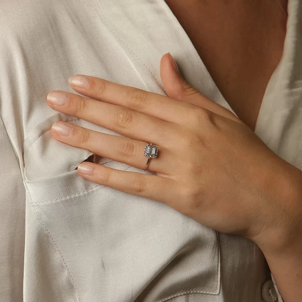 Baget Taşlı Pırlanta Yüzük ürün görseli 1