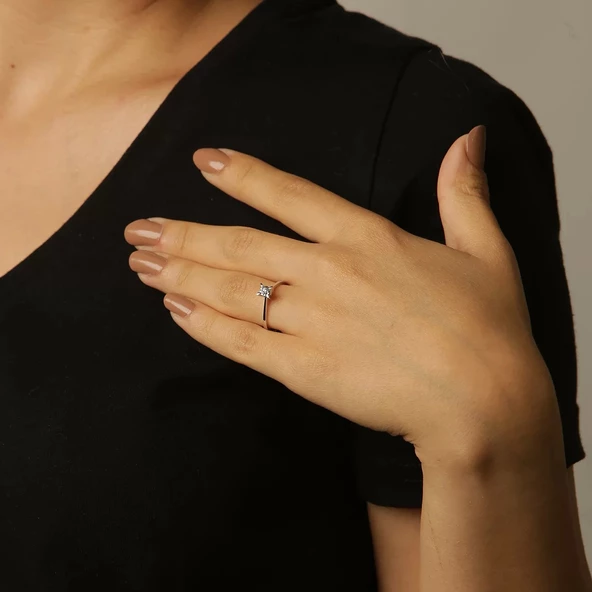 Pırlanta Tektaş Yüzük ürün görseli 1