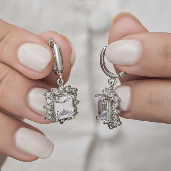 Zirkon Baget Taşlı 925 Sallantılı Gümüş Küpe