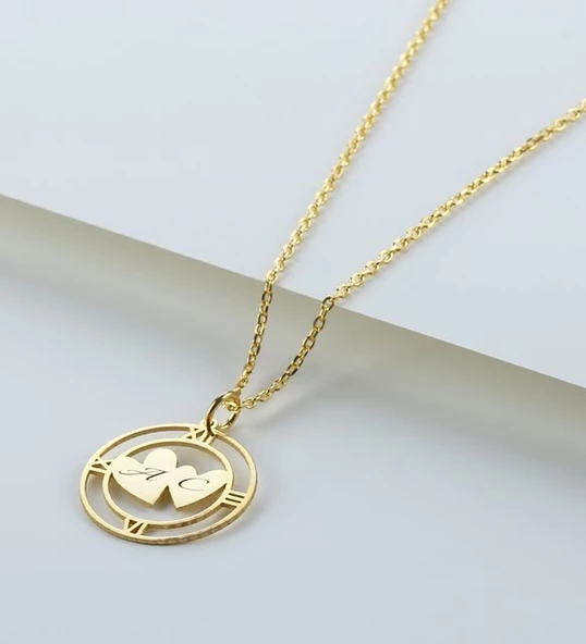 925 Ayar Gümüş Kişiye Özel Kalp Detaylı Harfli Saat Kolye ürün görseli