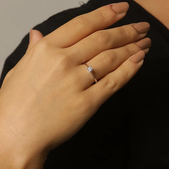 Pırlanta Tektaş Yüzük ürün görseli 1