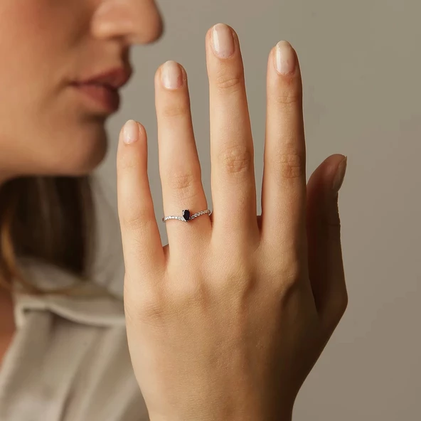 Safir Damla Kesim Taşlı Yüzük ürün görseli 1