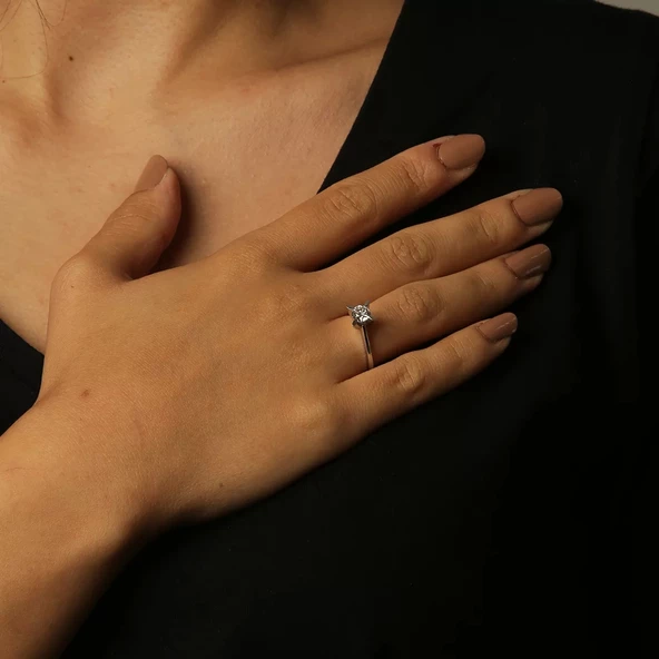 Pırlanta Tektaş Yüzük ürün görseli 1