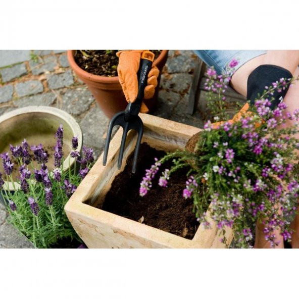 Fiskars 137030 Solid Yabani Ot Ayıklama Tırmığı - Resim 3