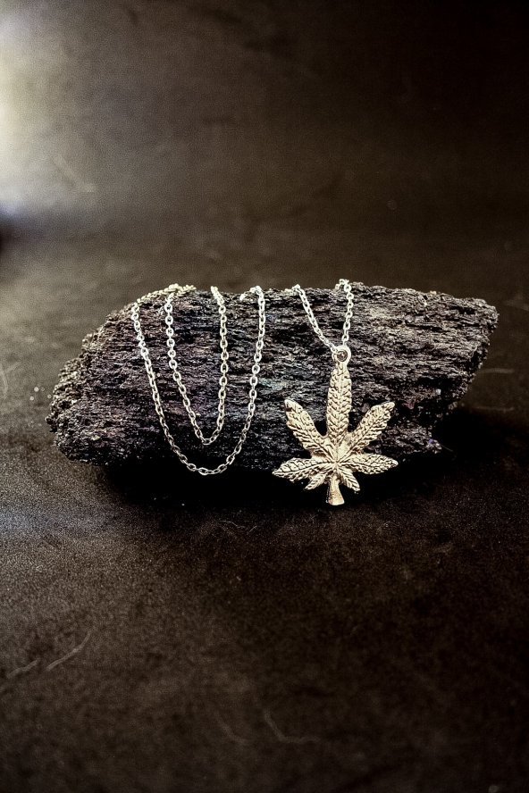 So Savior Yaprak Kolye