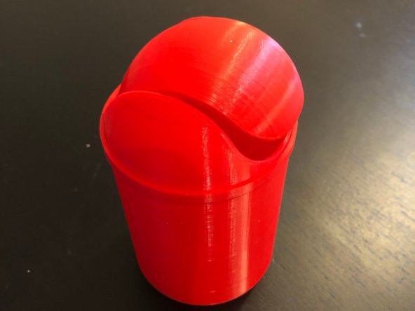 Mini Çöp Kutusu Masaüstü Çok Amaçlı Kapaklı 72x71.9998x84.9998 MM