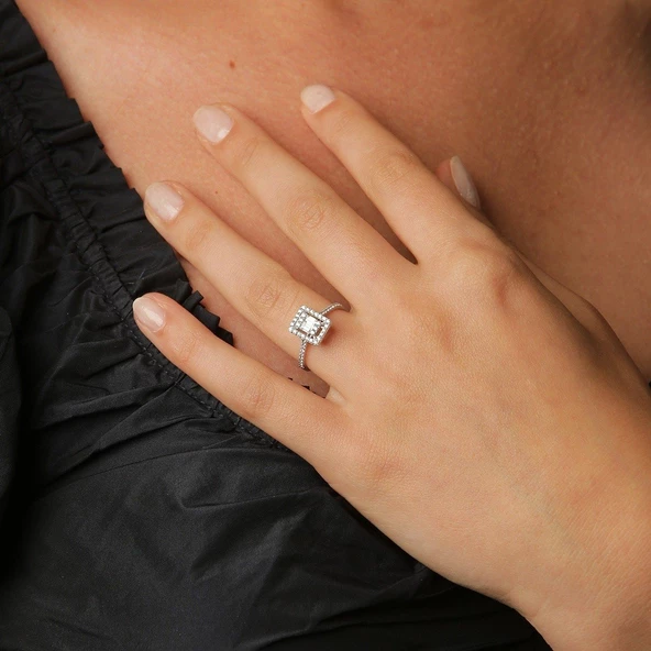 Beyaz Altın Baget Taşlı Yüzük ürün görseli 1