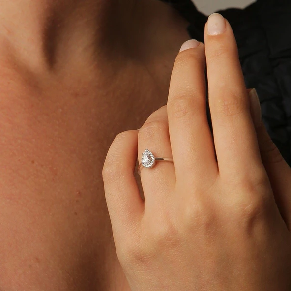 Beyaz Altın Damla Kesim Tektaş Yüzük - 1