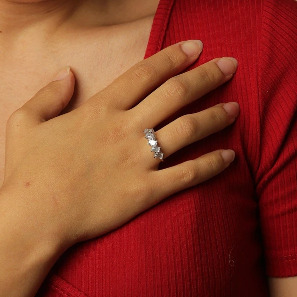 Gold Beyaz Altın Baget Taşlı Yüzük ürün görseli 1