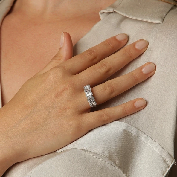 Beyaz Altın Baget Taşlı Modern Beştaş ürün görseli 1