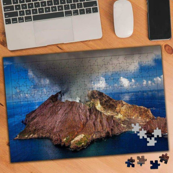 Denizin Ortasında Volkanik Dağ 240 Parça Puzzle Yapboz-74504