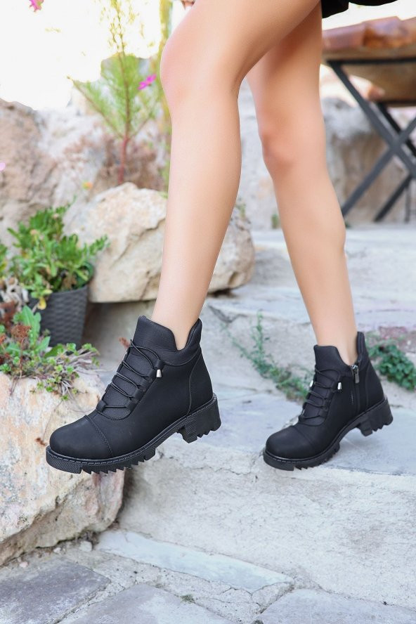 WANETTİ ORTOPEDİK KAYMAZ TABAN BAĞCIK GÖRÜNÜMLÜ STREÇLİ KADIN SİYAH FERMUARLI BOT - 2