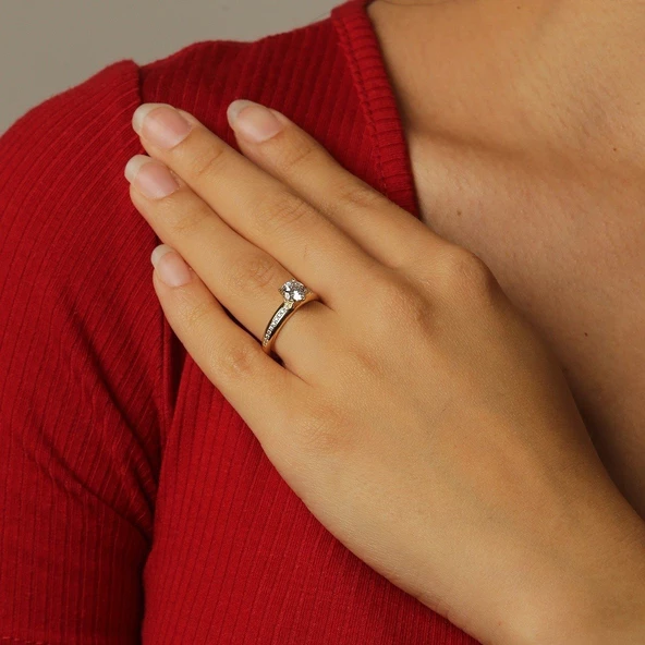 Kenarları Taşlı Altın Tektaş Yüzük ürün görseli 1