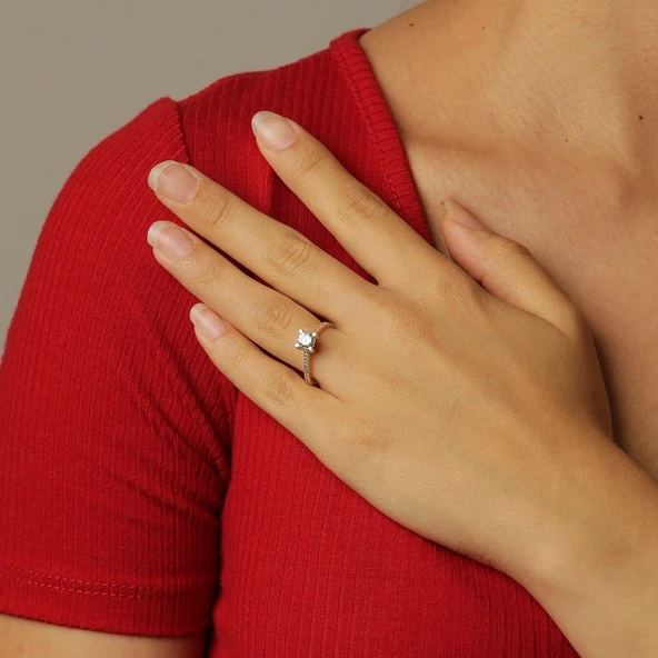 Kenarları Taşlı Altın Tektaş Yüzük ürün görseli 1