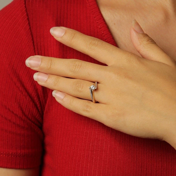 Kenarları Taşlı Altın Modelli Tektaş Yüzük ürün görseli 1