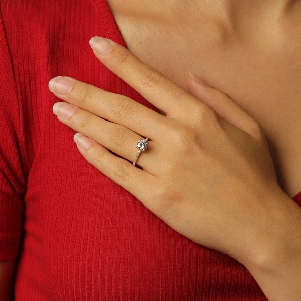 Kenarları Taşlı Altın Tektaş Yüzük ürün görseli 1