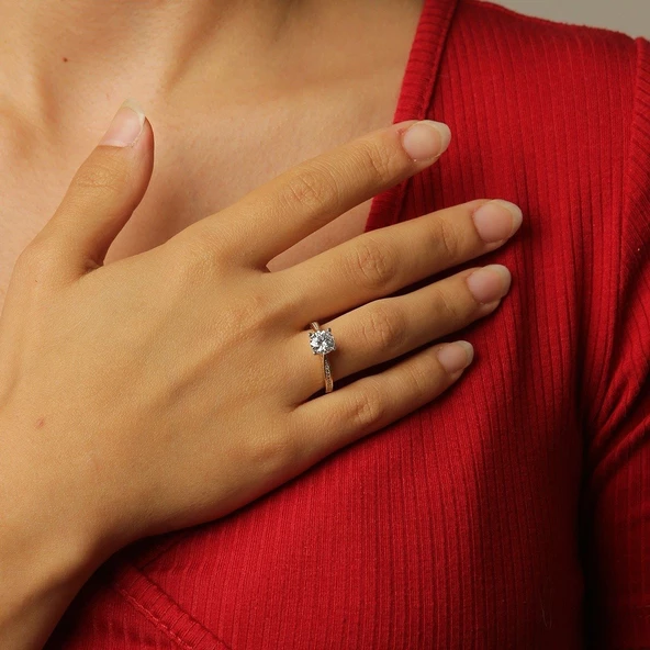 Kenarları Taşlı Altın Tektaş Yüzük ürün görseli 1