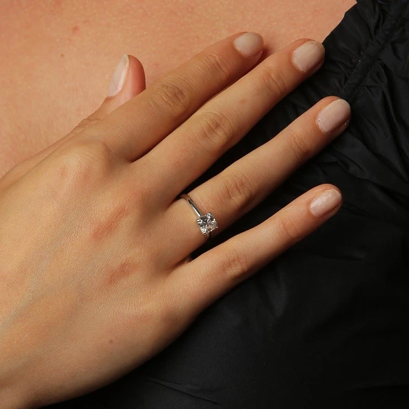 Beyaz Altın Tektaş Yüzük ürün görseli 1