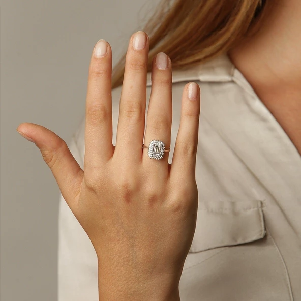 Beyaz Altın Baget Taşlı Yüzük