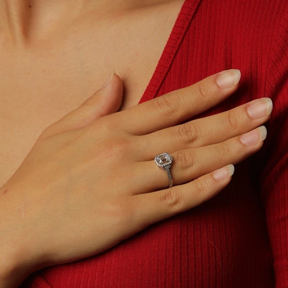 Beyaz Altın Baget Taşlı Yüzük ürün görseli 1