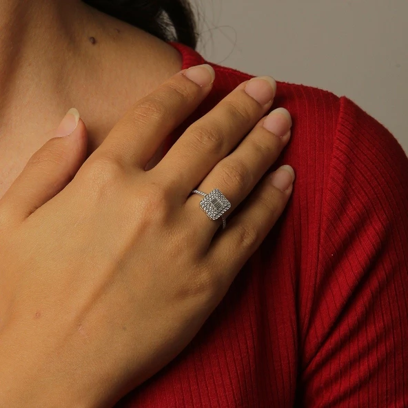 Beyaz Altın Baget Taşlı Yüzük ürün görseli 1