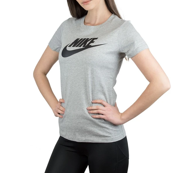 W Nsw Tee Essntl Icon Futura Kısakol Kadın T-Shirt gri - 1