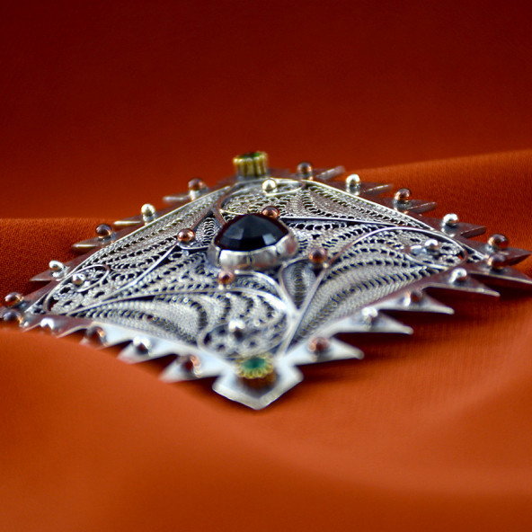 Yılan Tarağı Motifli Mor Yeşil Taşlı Toka - 2