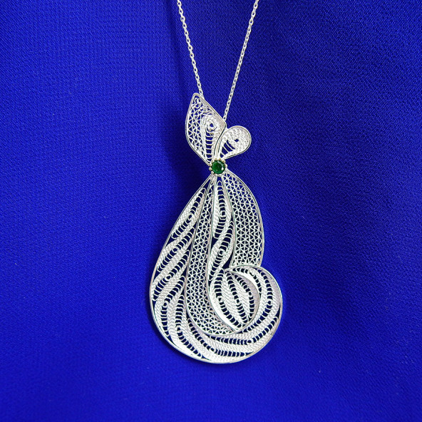 Çengel Formlu Yeşil Taşlı Kolye Ucu