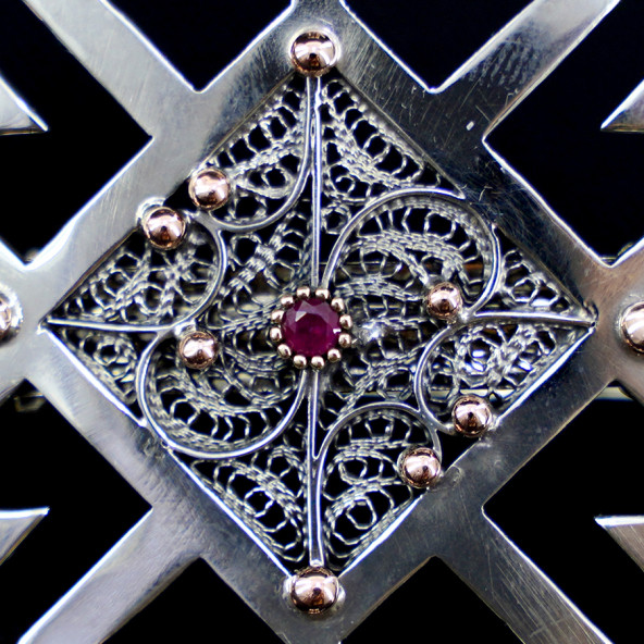 Yılan Tarağı Motifli Kırmızı Taşlı Toka - 2