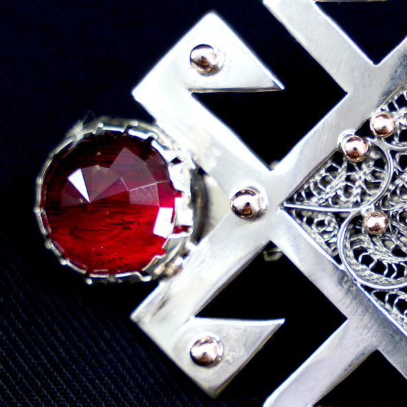 Yılan Tarağı Motifli Kırmızı Taşlı Toka - 4