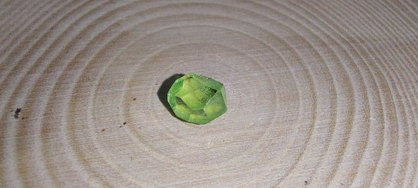 Peridot Taşı Otantik Doğal Kesim (yüzük, kolye ucu vb yapımına uygun) (Ortalama 2 karat)