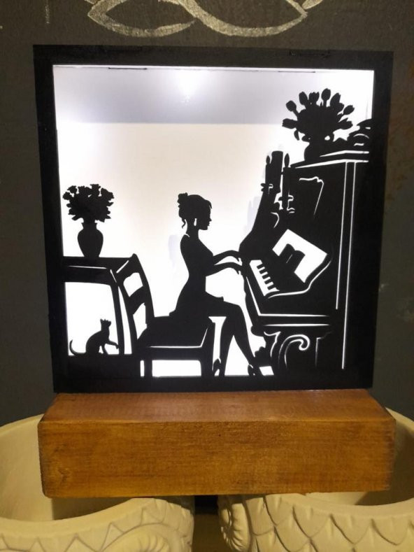 Veraart Işıklı Kişiselleştirilmiş Dekoratif Piyano Çalan Kız Gece Lambası